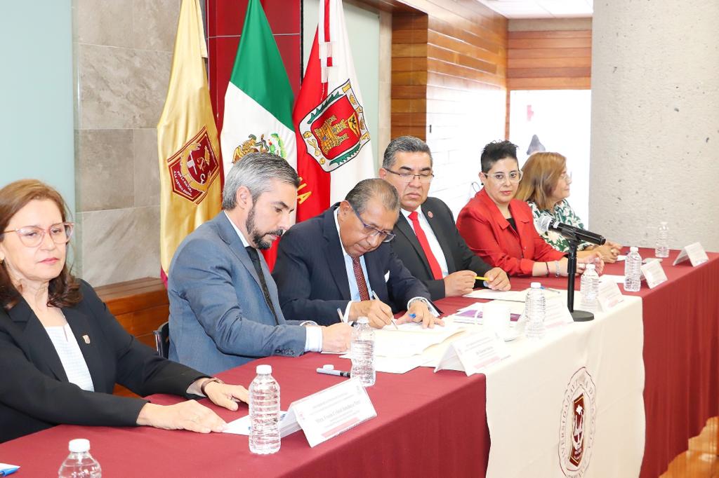 Concluye proceso para la reacreditación internacional de la licenciatura en Derecho de la UATx